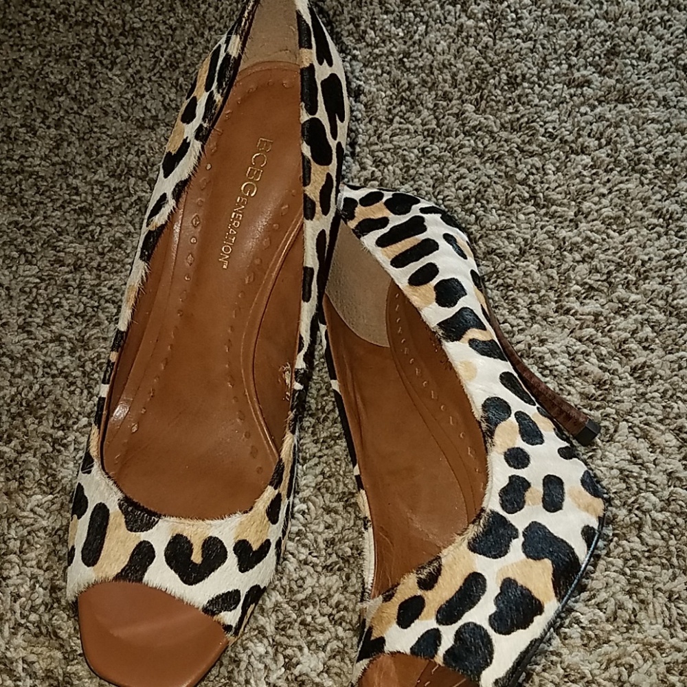 BCBG  leopard print heels